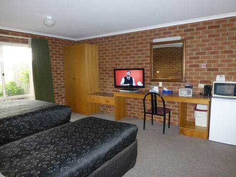 Inverloch Central Motor Inn - Brisbane Tourism 4