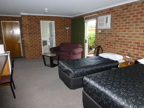 Inverloch Central Motor Inn - Brisbane Tourism 3