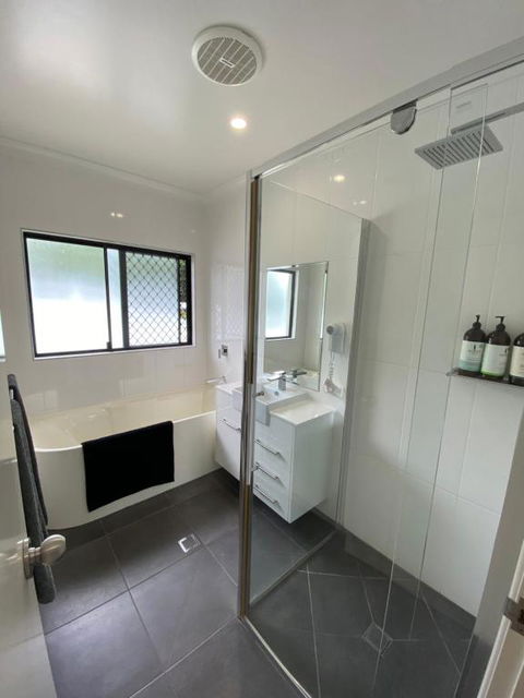 Cooktown Harbour View Luxury Apartments - Brisbane Tourism 4