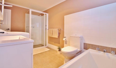 Full Circle Apartments - Brisbane Tourism 1