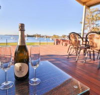 Lakefront Simplicity - Brisbane Tourism