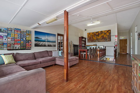 Gladstone Backpackers - Tourism Brisbane 2