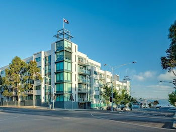 Waterfront By Gold Star Stays - Tourism Brisbane 0