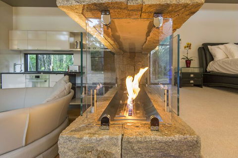 The Feathered Nest - Wildlife Retreat - Tourism Brisbane 1