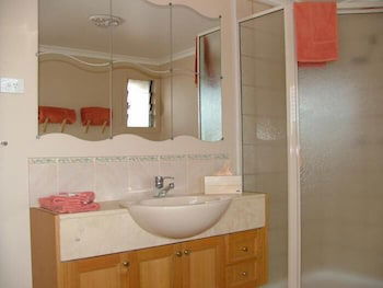 Hillview Cottages - Brisbane Tourism 4