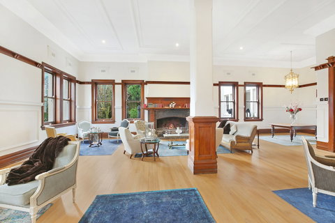 The Robertson Hotel - Brisbane Tourism 1