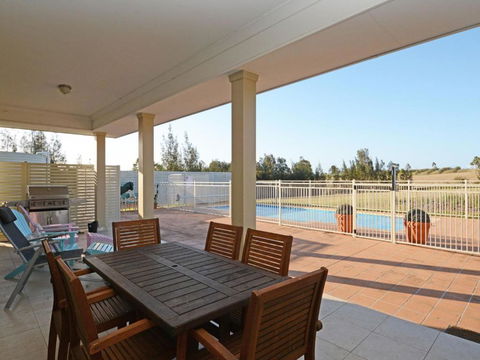 Silver Springs (4br) Cottage With Wifi Views Olives & Space . Fireplace Views Olives & Space - Tourism Brisbane 2