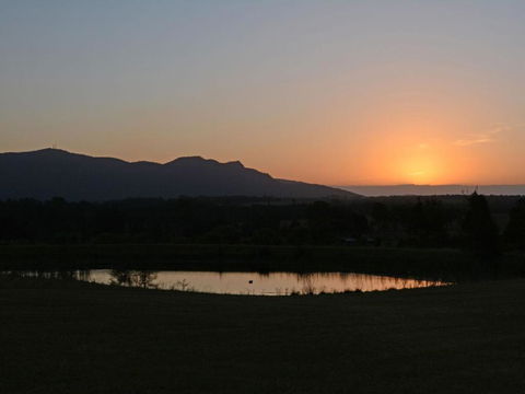 Silver Springs (4br) Cottage With Wifi Views Olives & Space . Fireplace Views Olives & Space - Tourism Brisbane 5