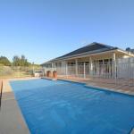 Silver Springs (4br) Cottage With Wifi Views Olives & Space . Fireplace Views Olives & Space - Tourism Brisbane 0