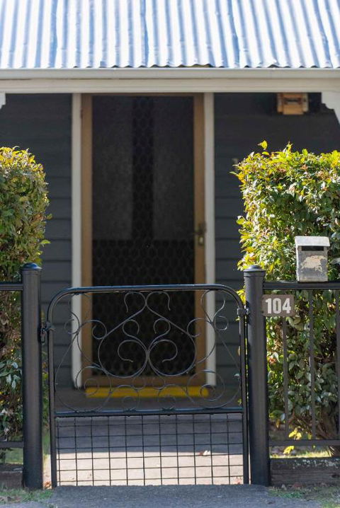 The Grey House - Brisbane 4u 4
