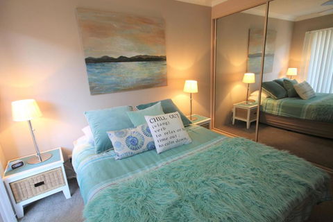 CHILL OUT LAKESIDE At FORSTER - Brisbane 4u 4