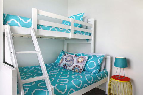 Seaview Sunset Holiday Apartments - Tourism Brisbane 1