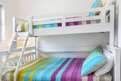 Seaview Sunset Holiday Apartments - Tourism Brisbane 5