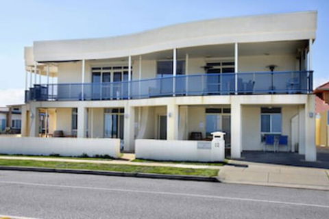 Seaview Sunset Holiday Apartments - Tourism Brisbane 0