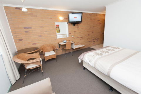 Country Comfort Gin Gin Wild Scotsman Motor Inn - Tourism Brisbane 4