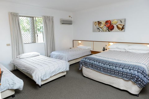 Country Comfort Gin Gin Wild Scotsman Motor Inn - Tourism Brisbane 3