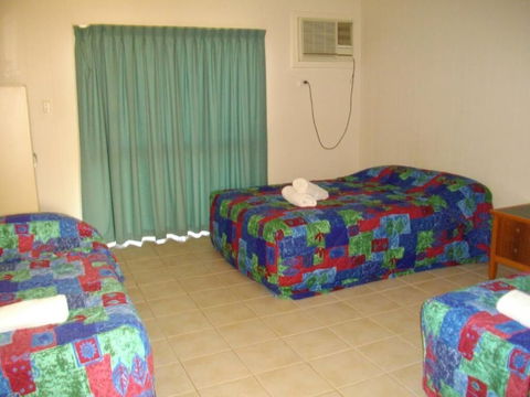 Kurrmine Beach Motel - Tourism Brisbane 5