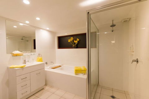 Garasu Lodge - Brisbane 4u 5