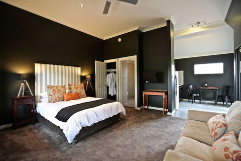 One Paddock Currency Creek Winery Villas - Tourism Brisbane 3