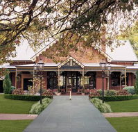 Pipers by the Lake - Brisbane Tourism