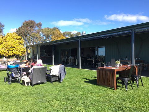 Avon Ridge - Tourism Brisbane 0