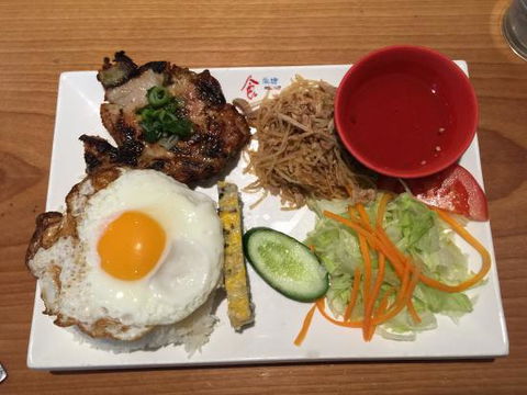 PHO Mumum & Papa Roll - Brisbane Tourism 0