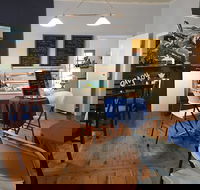 Jayes Gallery and Cafe