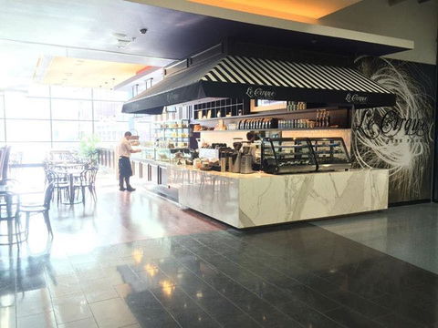 Le Cirque Fine Foods - Docklands - Tourism Brisbane 0