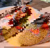 Flirting Shadows - Brisbane Tourism