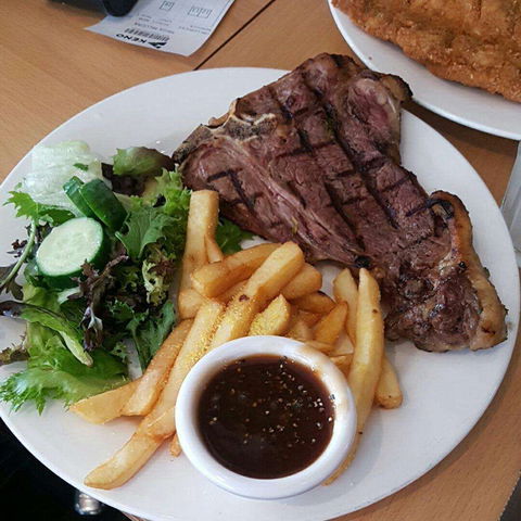 Courtyard Bistro - Uncle Buck's Hotel - Brisbane Tourism 0