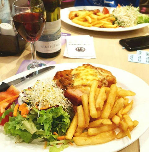 Tewantin-Noosa RSL - Brisbane Tourism 0