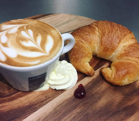 Middle Park Bakery - Brisbane Tourism 0