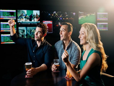 Steelers Leagues Club - Brisbane Tourism 1