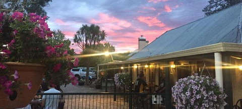 The Old Canberra Inn - Tourism Brisbane 7