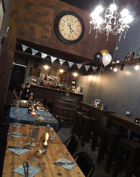 Bazz's Whine Bar - Brisbane Tourism 5