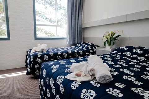 The Seabreeze Beach Hotel - Tourism Brisbane 0