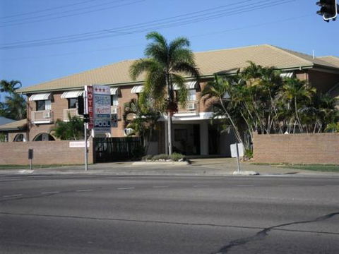 Banjo Paterson Motor Inn & Restaurant - Tourism Brisbane 2