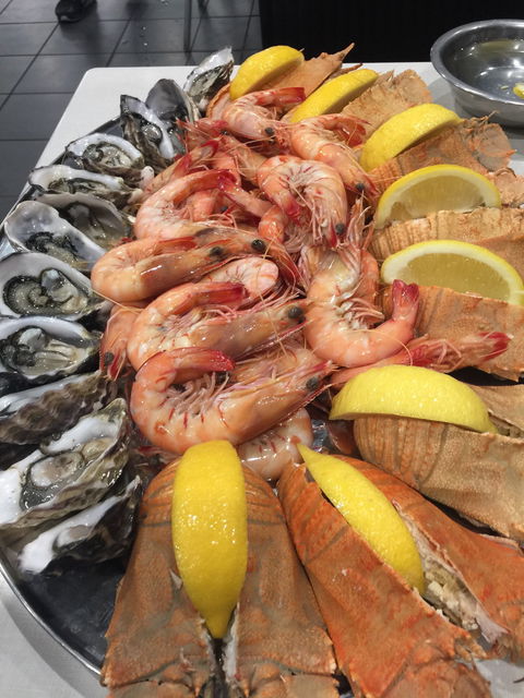Simply Tops Seafood Bar - Tourism Brisbane 4