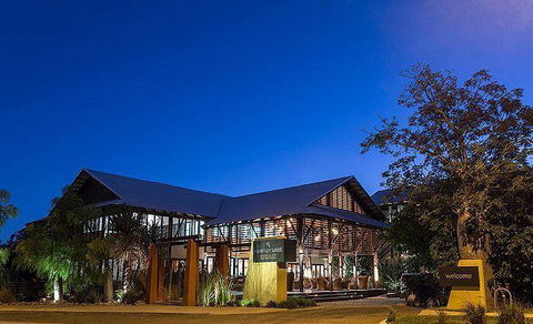 The Deck Poolside Bar & Restaurant - Tourism Brisbane 5