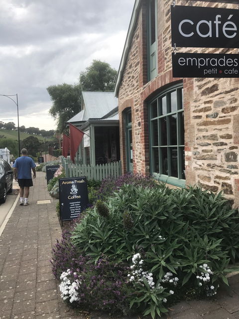 Emprades Petit Cafe - Brisbane Tourism 5
