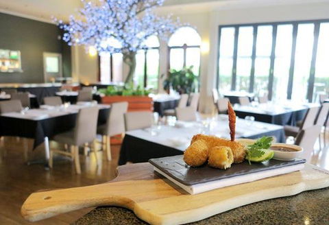 Sylvia's Restaurant & Wine Bar - Brisbane 4u 6
