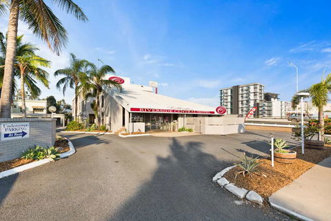 Rockhampton Riverside Central Hotel - Tourism Brisbane 0