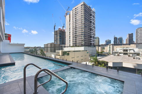 Arise Ivy And Eve - Tourism Brisbane 1