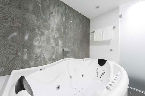 Avenue Hotel Canberra - Brisbane Tourism 3