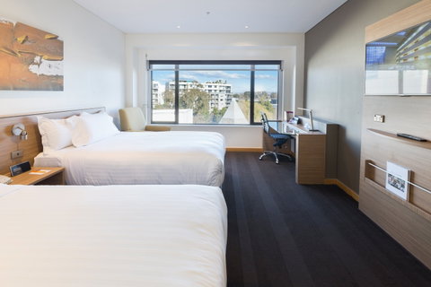 Crowne Plaza Canberra - Tourism Brisbane 6