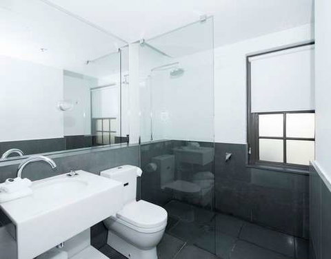 Peppers Gallery Hotel, Canberra - Brisbane Tourism 1