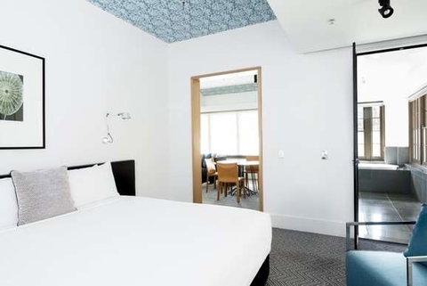 Peppers Gallery Hotel, Canberra - Brisbane Tourism 12