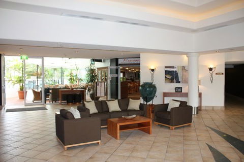 Alpha Sovereign Hotel Gold Coast - Brisbane 4u 1