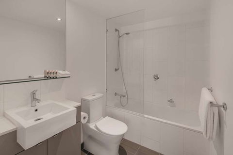 Travelodge Melbourne Docklands - Tourism Brisbane 10