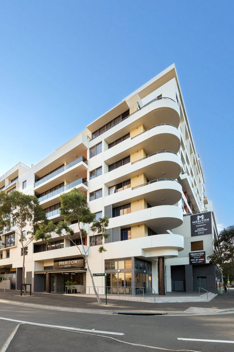 Meriton Suites Waterloo - Tourism Brisbane 0